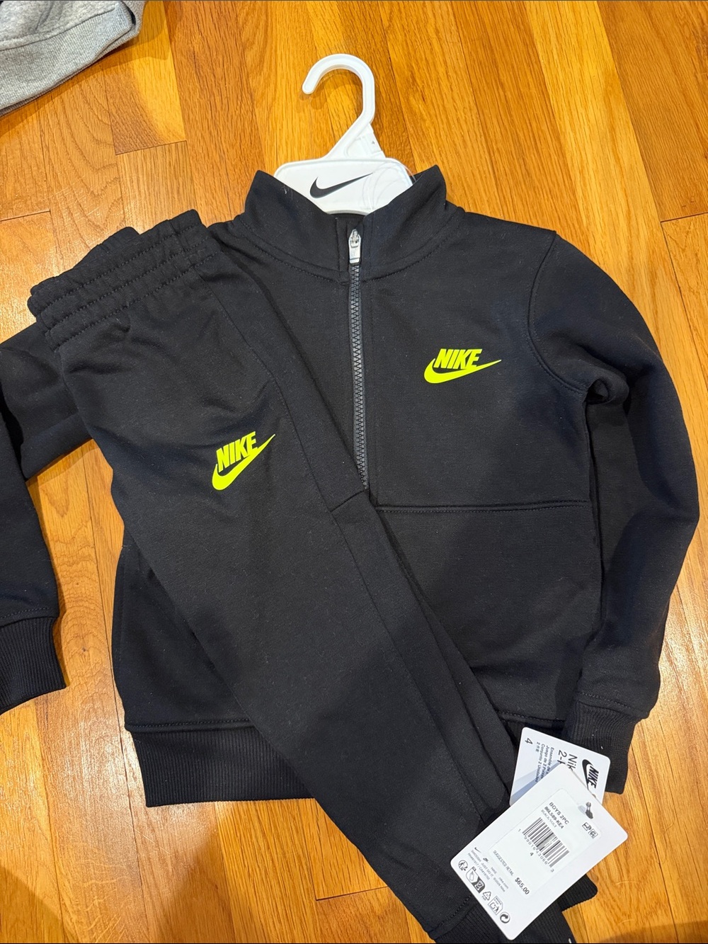 Nike Black Kids Track Jacket and Joggers! Boys Sz 4 ! Brand New!